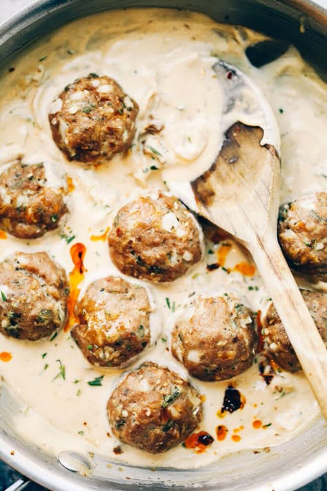 Oven Baked Paleo TURKEY MEATBALLS AND SAGE CREAM SAUCE (Gluten free, whole30, paleo). Perfect for a weeknight dinner or breakfast! On the table in LESS than 25 minutes! Ground Turkey Recipes Paleo, Whole30 Meatballs, Turkey Sausage Meatballs, Sage Cream Sauce, Paleo Turkey Meatballs, Food Schedule, Meatballs Turkey, Whole30 Breakfast Recipes, Paleo Turkey