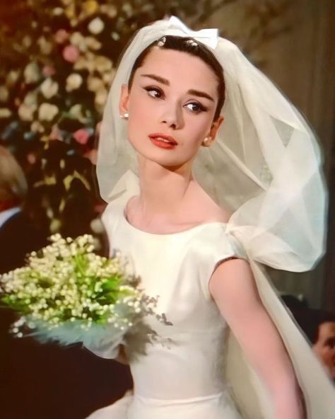 Funny Face Wedding Dress, Audrey Hepburn Wedding Dress, Audrey Hepburn Wedding, Bubble Veil, Audrey Hepburn Funny Face, Audrey Hepburn Makeup, Audrey Hepburn Dress, Aubrey Hepburn, Movie Funny