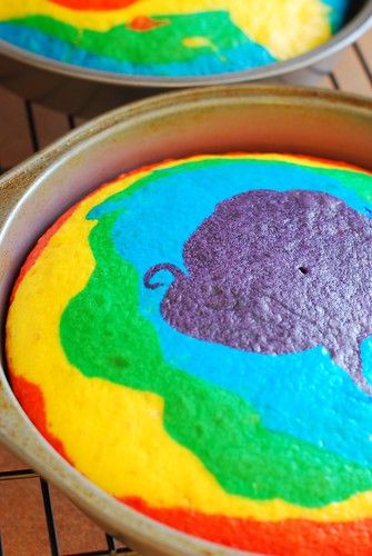 Basic Vanilla Cake Recipe, Rainbow Cake Recipe, Rainbow Layer Cakes, Cake Rainbow, Rainbow Frosting, Green Cupcakes, Cake Slicer, Make A Rainbow, Novelty Birthday Cakes