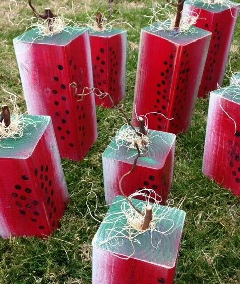 Watermelon blocks too cute 4x4 Crafts, 4x4 Wood Crafts, 2x4 Crafts, Diy Summer Decor, Watermelon Crafts, Summertime Crafts, Watermelon Decor, 4th July Crafts, Wood Block Crafts