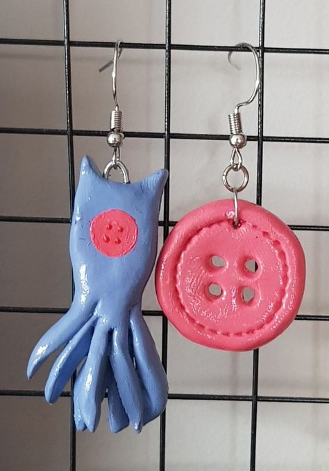 Coraline Trinkets, Coraline Ornaments, Cool Polymer Clay Ideas, Coraline Polymer Clay, Coraline Clay Ideas, Coraline Diy Crafts, Handmade Jewelry Clay, Coraline Clay Art, Coraline Pottery