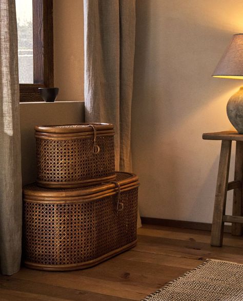 ADVANTAGES OF RATTAN BASKET Zara Home Bathroom, Cane Baskets, Wicker Trunk, Rattan Basket, Furniture Styles, Dream House Decor, Zara Home, Basket Decoration, Parisian Style