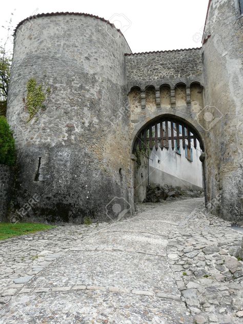 Castle Entrance, Castle Pictures, Castle Gate, Entrance Gate, Minecraft Medieval, Entrance Gates Design, Wargaming Terrain, Minecraft Architecture, Beautiful Castles