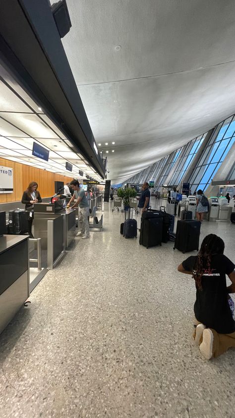 Airport Check In Aesthetic, Lucknow Airport Pic, Early Airport Aesthetic, London Heathrow Airport Aesthetic, Airport Feeling, Uk Airport, Waiting At The Airport, Airport Jobs, Aesthetic Airport