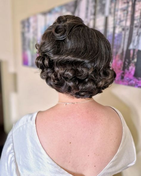 HAPPY 1ST ANNIVERSARY LUCY! Words can't say how memorable it was for me to style Lucy's hair for her wedding. She has wonderfully thick hair with a natural curl, so taming it into this short vintage style was an achievement. Plus I LOVE styling shorter hair like this. And, the most important part, she felt so confident and beautiful. Have a read of her thankyou card. It gave me all the warm and fuzzys! Official wedding photos @mirl.and.co - love this photographers work. #pinupcurl ##ha... 1950s Short Hair, Vintage Bob Hairstyle, Vintage Curly Hair, 1950s Shorts, Happy 1st Anniversary, Pin Up Curls, Vintage Hairstyles Tutorial, Hairstyles Tutorial, Shorter Hair