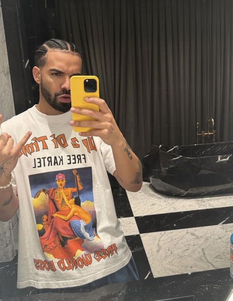 Drake Mirror Selfie, Aesthetic Jamaica, Drake Wallpaper, Drake Photos, Drake Drizzy, Drake (lyrics), Drake Graham, Free Man, Drake Quotes