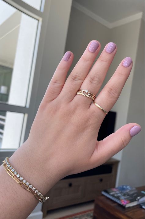 Hand wearing gold rings and bracelets Mejuri Ring Stack, Yellow Gold Ring Stack, Mejuri Rings, Fat Fingers, Ring Stack, Hand Ring, Gold Ring Stack, Jewelry Lookbook, Finger Rings