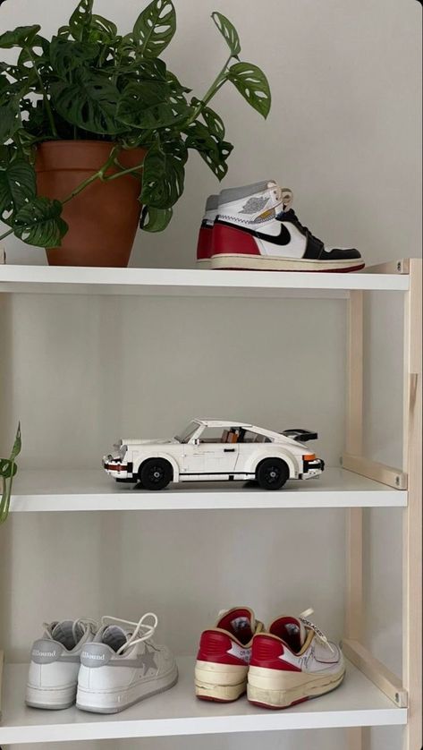 Streetwear Apartment, Streetwear Home Decor, Streetwear Bedroom, Streetwear Room Decor, Streetwear Room, Lego Porsche, Lego Room Decor, Camera Car, Cars Room