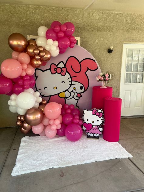 Hello Kitty Backdrop Ideas Backgrounds, Hello Kitty Balloon Arch Birthday, Hello Kitty Backgrounds Birthday Parties, My Melody Birthday Party Ideas, Hello Kitty Balloon Arch, Hello Kitty Birthday Party Ideas Food, Hello Kitty Balloon Garland, My Melody Birthday Theme, Hello Kitty And Friends Party