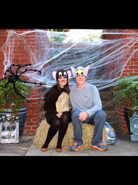 Tom and Jerry Halloween costume Tom And Jerry Costume Diy, Tom And Jerry Couples Costume, Tom And Jerry Costume Couple, Tom And Jerry Halloween Costumes, Tom And Jerry Costume, Costumes For Teenage Girl, Diy Group Halloween Costumes, Tom Und Jerry, Tom Y