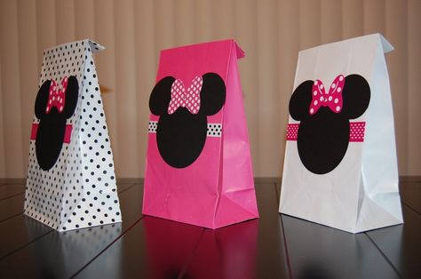 Minnie Mouse Loot Bag Ideas, Minie Mouse Party, Minnie Mouse Favors, Minnie Mouse Theme Party, Minnie Mouse 1st Birthday, Minnie Mouse Baby Shower, Minnie Birthday Party, Minnie Mouse Theme, Minnie Party