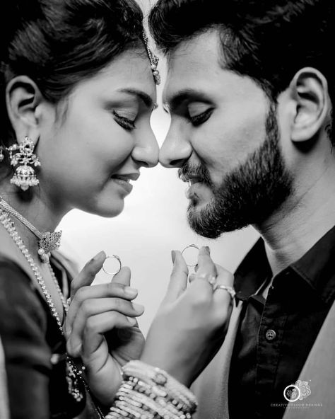 Best engagement photoshoot poses with rings / ring ceremony photoshoot poses Dresses For Couples, Engagement Ring Photoshoot, Indian Engagement Photos, Engagement Photoshoot Poses, Engagement Portraits Poses, Marriage Poses, Couple Pose Ideas, Engagement Shoots Poses, Indian Wedding Poses