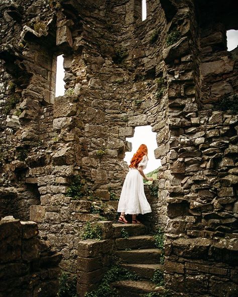 Photo Styles, Inspire Aesthetic, I Capture The Castle Aesthetic, Castle Senior Pictures, Castle Photography, Castle Photoshoot Ideas, Castle Photoshoot, Dreaming Aesthetic, Castle Dress