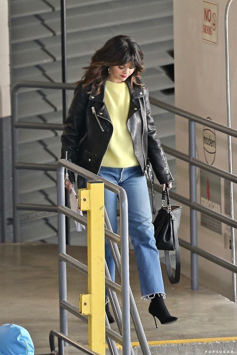 Selena Gomez Makes a Neon Sweatshirt and Leather Jacket Look So Damn Cool Selena Gomez Outfits Casual, Yellow Sweater Outfit, Selena Gomez Fashion, Neon Sweatshirt, Selena Gomez Street Style, Selena Gomez Short Hair, Selena Gomez Outfits, Selena Gomez Style, Yellow Sweater