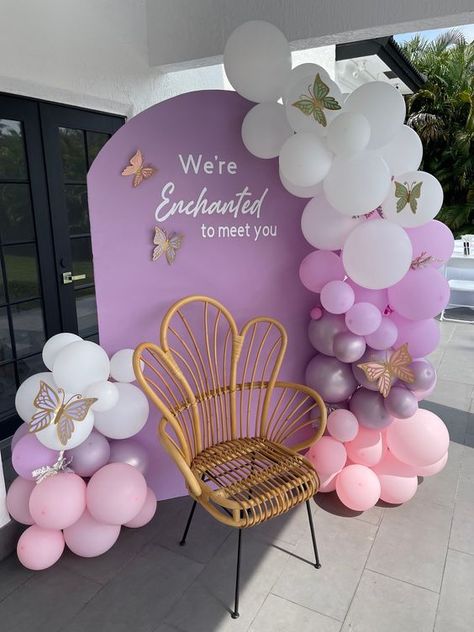 Arch Backdrop Gender Reveal, 21st Birthday Pregnant Ideas, Enchanted Taylor Swift Baby Shower Theme, Purple Baby Shower Ideas Decoration, Lilac Baby Shower Ideas, Baby Girl Baby Shower Themes, Purple Baby Shower Ideas, Butterfly Baby Shower Ideas, Purple Baby Shower Theme