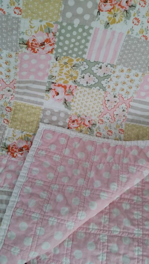 Rag Quilt Patterns Layout Fun, Quilts For Charity, Easy Baby Quilt Patterns Free, Easy Baby Quilts For Beginners, Baby Quilts Easy, Girls Rag Quilt, Cheater Quilt Fabric, Girl Quilts Patterns, Baby Quilt Tutorials