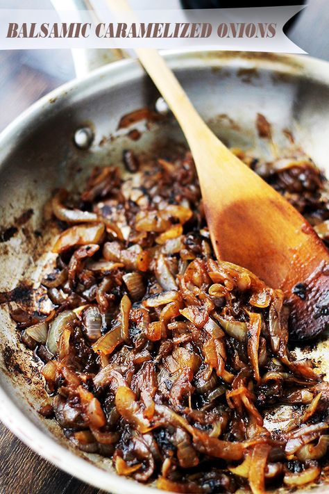 Balsamic Caramelized Onions - Soft, dark and sweet caramelized onions with a splash of tangy balsamic vinegar. Balsamic Vinegar Recipes, Caramelized Onions Recipe, Balsamic Onions, Carmelized Onions, Chicken Liver Pate, Onion Recipes, Appetizer Salads, Idee Pasto Sano, Side Recipes