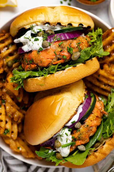 Quick and Easy Salmon Burger Recipe Salmon Burger Recipe, Salmon Burger, Red Onion Relish, Salmon Pasta, Onion Relish, Easy Salmon, Salmon Patties, Burger Recipe, Healthy Fish