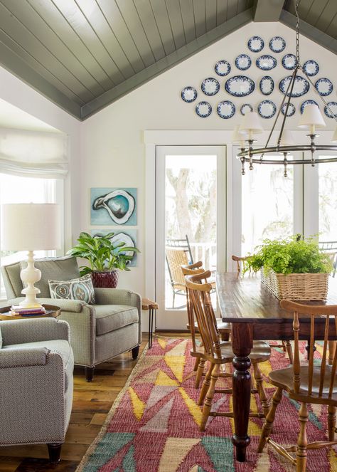 10 Places You're Forgetting to Dust That Could Be Affecting Your Home's Health Green Painted Ceiling Ideas, Sunroom Paint Colors Ideas, Mint Green Paints, Green Ceiling, Sage Green Paint Color, Green Wall Color, Sage Green Paint, Rumpus Room, Painting Walls