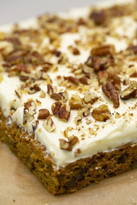 Carrot Sheet Cake - Recipes by Nora Carrot Sheet Cake Recipe, Carrot Sheet Cake, Carrot Cake Ingredients, Cake Sheet, Carrot Cake Recipe Easy, Mayonnaise Cake, Chocolate Mayonnaise Cake, Carrot Spice Cake, Easy Carrot Cake