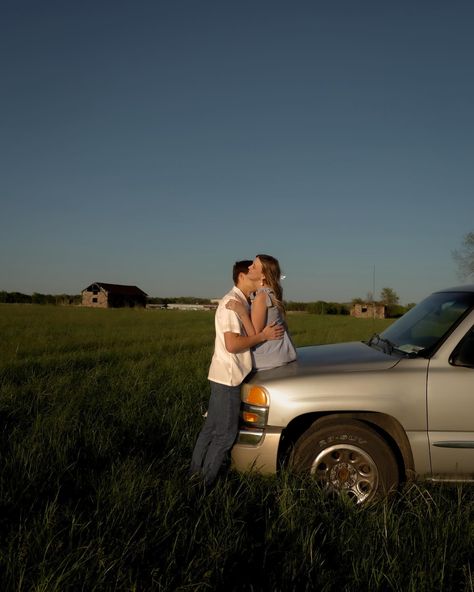 Step 1: steal your husbands truck for photos Step 2: force your husband to clean truck Step 3: cute pics . . . #couplephotography #couplegoals #couple #love #photography #coupleshoot #couplelove #couples #couplephotoshoot #weddingphotography #couplesgoals #couplephoto #coupletravel #wedding #photooftheday #couplestyle #couplequotes #photographer #couplegoal #photoshoot #couplevideos #couplesofinstagram #portrait #portraitphotography #weddingphotographer #coupleselfie #relationshipgoals #coupl... Truck Bed Couple Photos, Pickup Photoshoot, Prenuptial Photoshoot, Maternity Ideas, White Truck, Wild Eyes, Rose Hill, Cute Pics, Couple Selfies