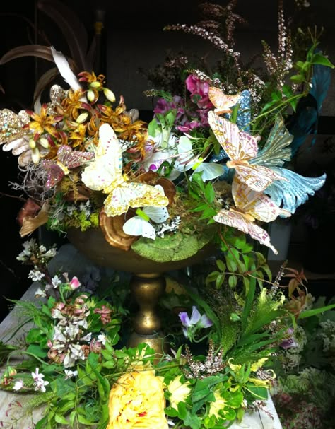 Midsummer nights dream theme party centerpiece a whimsical fairy land ! Midsummer Nights Dream Party, Midnight Summer Dream, Midsummer Nights Dream Wedding, Enchanted Forest Party, Dream Party, Fairy Wedding, Midsummer Nights Dream, Enchanted Garden, Party Centerpieces