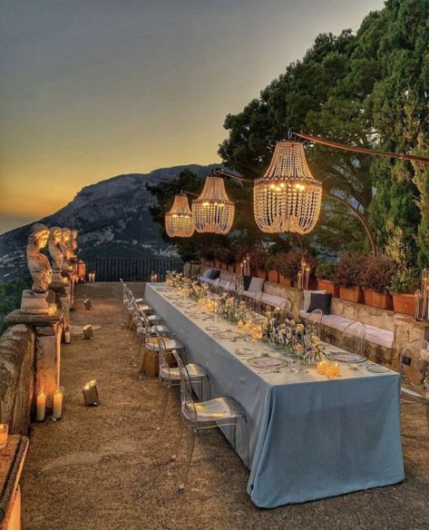 European Wedding Venue, Villa Cimbrone, Italy Vibes, Forest Theme Wedding, Outdoor Dinner Parties, Summer Wedding Decorations, Ibiza Wedding, Dinner Party Themes, Como Wedding