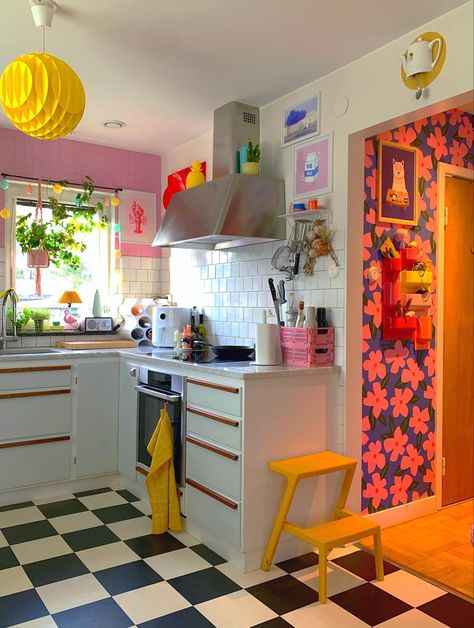 Funky Home, Apartment Vibes, Dopamine Decor, Funky Home Decor, Retro Interior, Apartment Aesthetic, Apartment Decor Inspiration, Future Apartment, Room Makeover Inspiration