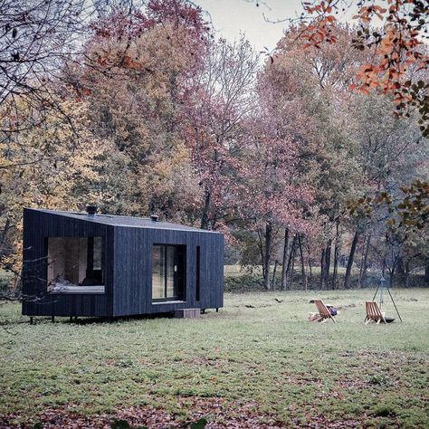 Scandinavian Cabin, Black Cabin, Modern Modular Homes, Eco Cabin, Modular Cabins, Garden Cabins, Prefab Cabins, A Small House, Off Grid Cabin