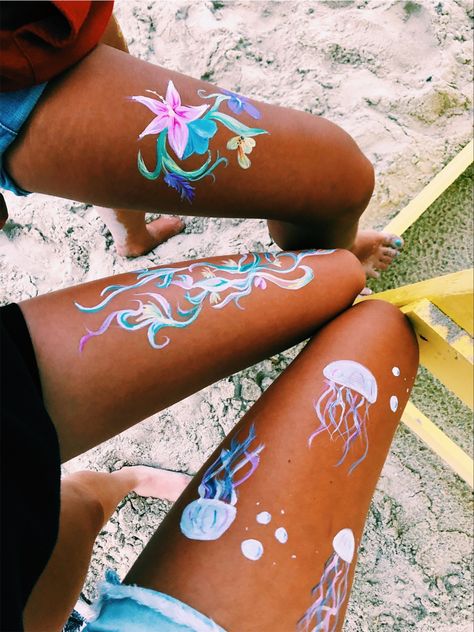 #leg painting #summer #diy #vsco #paint #beach Cute Henna Tattoos, Summer Legs, Henna Inspired Tattoos, Cute Henna, Leg Art, Leg Painting, Summer Pins, Painting Summer, Summer Painting