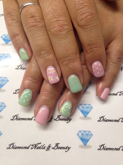 Pastel pink and mint green summer nails Mint Pink Nails, Spring Nails With Green, Pink And Green Gel Nails, Pastel Green Nail Designs, Green And Peach Nails, Pink And Green Nails Short, Light Green And Pink Nails, Sage And Pink Nails, Light Pink And Green Nails