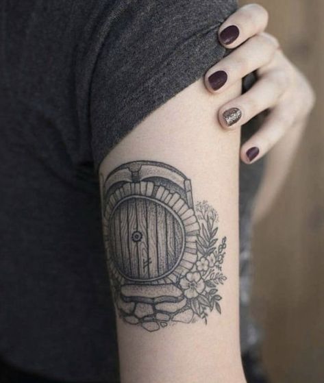 Hobbit Tattoo, Tolkien Tattoo, Ring Tattoo Designs, Lotr Tattoo, Lord Of The Rings Tattoo, House Tattoo, Literary Tattoos, Tattoo Old School, Mushroom Tattoos