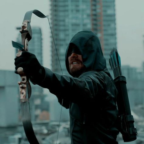 Green Arrow Bow, Arrow Dc Comics, Oliver Queen Arrow, Arrow Felicity, Arrow Tv Series, Arrow Cw, Peaky Blinders Tommy Shelby, Stephen Amell Arrow, Arrow (tv Show)