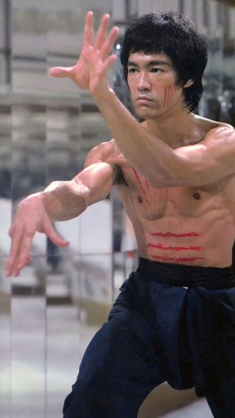 Bruce Lee Body, Bruce Li, Bruce Lee Training, Bruce Lee Kung Fu, Fighter Workout, Bruce Lee Movies, Bruce Lee Pictures, Bruce Lee Art, Bruce Lee Martial Arts