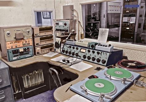 Old Radio Station Aesthetic, Radio Studio Aesthetic, Radio Photoshoot, Radio Station Aesthetic, Radio Booth, Vintage Radio Station, Radio Station Studio, Catalogue Photoshoot, Miscellaneous Aesthetic