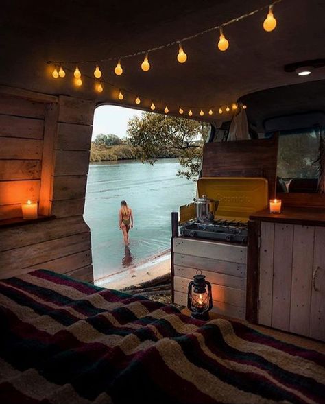 Pinterest: Nuggwifee Rv Camping Photography, Beach Van Life, Nurse Goals, Caravan Vintage, Kombi Motorhome, Camping Snacks, Travel Nurse, Kombi Home, Road Trip Car