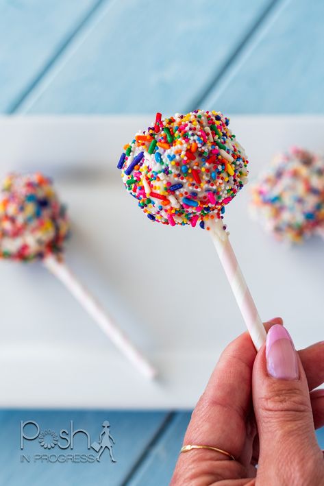 How to Turn Leftover Donuts Into Adorable Donut Cake Pops - Posh in Progress Funfetti Cake Pops Recipe, Donut Cake Pops, Funfetti Cake Pops, Starbucks Egg Bites Recipe, Homemade Donut, Types Of Donuts, Doughnut Party, Cake Donuts Recipe, Starbucks Egg Bites