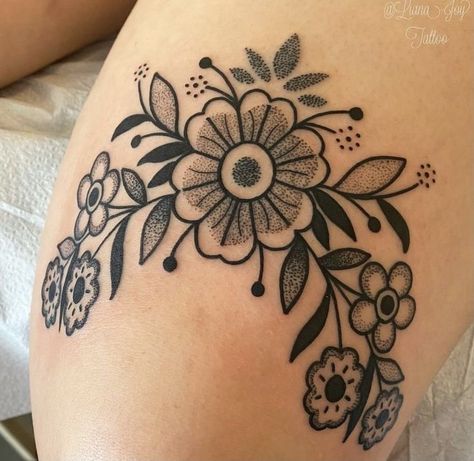 Spine Tattoos For Women American Traditional, Traditional Floral Knee Tattoo, Traditional Flower Back Tattoo, Circular Knee Tattoo, Front Of The Leg Tattoos For Women, Under Knee Tattoos Women Traditional, Traditional Flower Tattoo Black And White, Soft Traditional Tattoo, Back Of Thigh Tattoo Traditional