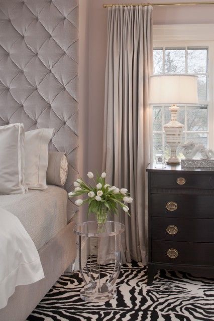 27 Creative Ways To Decorate Fantastic Feminine Glam Bedroom - ArchitectureArtDesigns.com Dramatic Bedroom, Headboard Inspiration, Glam Bedroom, Color Decor, Traditional Bedroom, Dreamy Bedrooms, Tufted Headboard, Bedroom Decorating, Design Del Prodotto