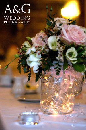 Vase with fairy lights Wedding Table Decorations Pink, Fairy Lights In A Jar, Ricotta Cookies, Fairy Lights Wedding, Pink Centerpieces, Lighted Centerpieces, Birthday Table Decorations, Mason Jar Flowers, Boda Mexicana