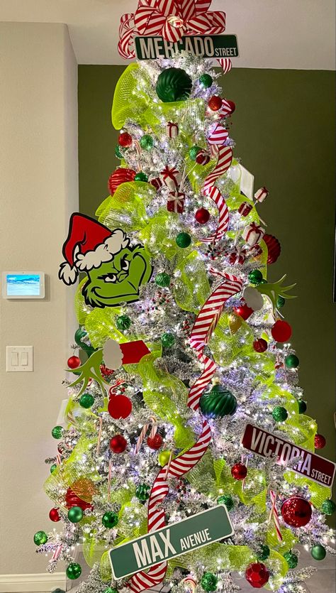 Grinch Christmas tree Chrinchmas Tree, White Tree Grinch Theme, Hooville Christmas Tree, The Grinch Christmas Decorations Tree, Gringe Christmas Tree Decor, Kids Themed Christmas Tree Ideas, Big Christmas Tree Ideas, Grinch White Christmas Tree, Mini Grinch Christmas Tree