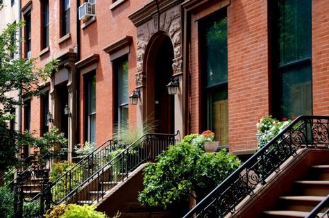 The 10 Richest Neighborhoods in Brooklyn Cobble Hill Brooklyn, New York Brownstone, Town Houses, Front Gardens, Cobble Hill, Historic District, Building Facade, Manhattan Beach, Urban Environment