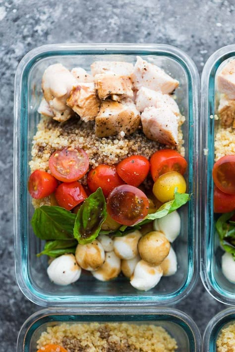 Caprese chicken salad meal prep bowls have baked chicken, fresh cherry tomatoes, mozzarella balls, quinoa and basil leaves. Chicken Salad Meal Prep, Sweet Peas And Saffron, Easy Meal Prep Lunches, Delicious Meal Prep, Chicken Fresh, Lunch Prep, Fresh Cherry, Salad Meal Prep, Prep Bowls