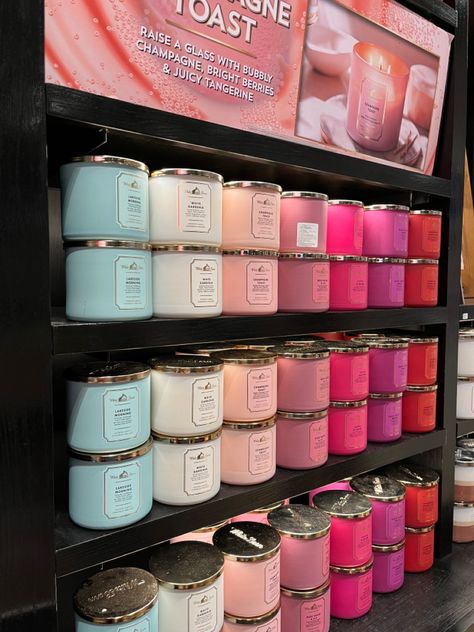 Bath And Body Works Candles, Candles Collection, Store Aesthetic, Candle Obsession, Best Smelling Candles, Bath N Body Works, Pretty Candle, Bath Body Works Candles, Shower Skin Care