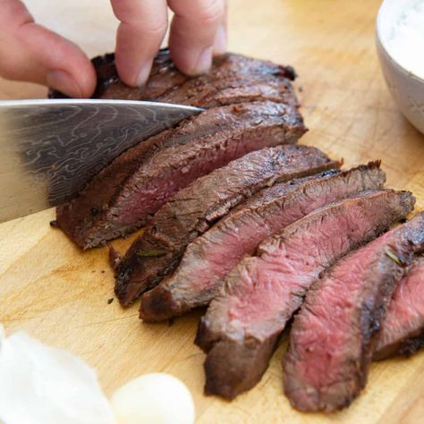 Marinated and Grilled Flat Iron Steak Flat Iron Steak Recipes, Marinade Flank Steak, Easy Scalloped Potatoes Recipe, Flank Steak Recipes, Flat Iron Steak, Grilled Flank Steak, Sous Vide Recipes, Marinated Steak, Sous Vide Cooking