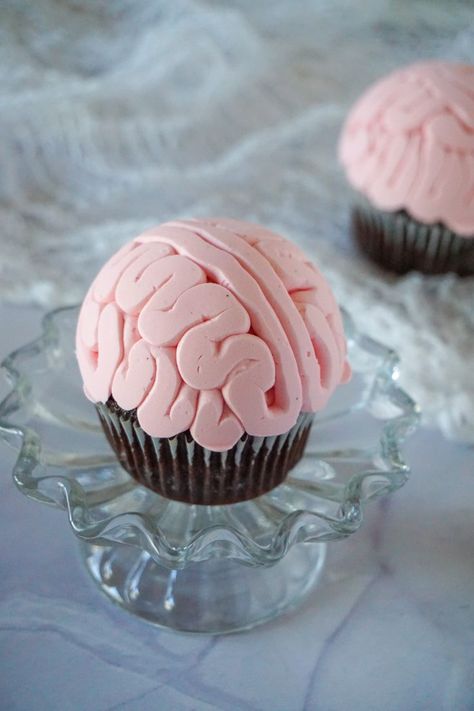 Brain Cupcakes, Dessert Halloween, Pink Buttercream, Spooky Ideas, Halloween Food Treats, Cupcake Cake Designs, Halloween Baking, Cupcake Designs, Cupcake Decorating