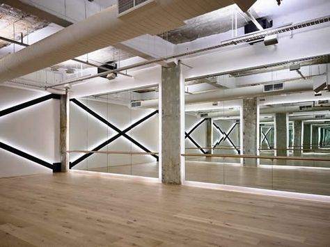 Dance Studio Design, Dance Studio Decor, Boutique Gym, Dance Room, Barre Studio, Yoga Studio Design, Gym Interior, Moon Dance, Yoga Studios