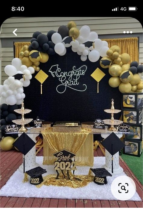 Graduation Party Ideas Decorations, Thanksgiving Arrangements, Business Balloons, High School Graduation Party Ideas, Grad Party Decor, Gold Graduation Party, Graduation Party Ideas, Graduation Party Planning, Round Backdrop