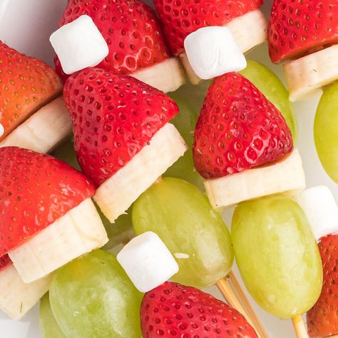 Grinch Fruit Kabobs Snack For Christmas, Grinch Cups, Grinch Fruit, Grinch Fruit Kabobs, Peanut Clusters In Crockpot, Grinch Kabobs, Christmas Fruit Salad, Cute Christmas Desserts, Healthy Christmas Treats