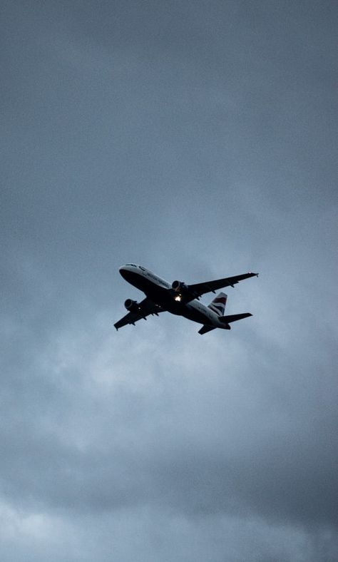 Thunder Pictures, Plane Wallpaper, Blue Airplane, Blue Sky Photography, Purple Lightning, Airplane Wallpaper, Cumulus Clouds, Dark Background Wallpaper, Hacker Wallpaper